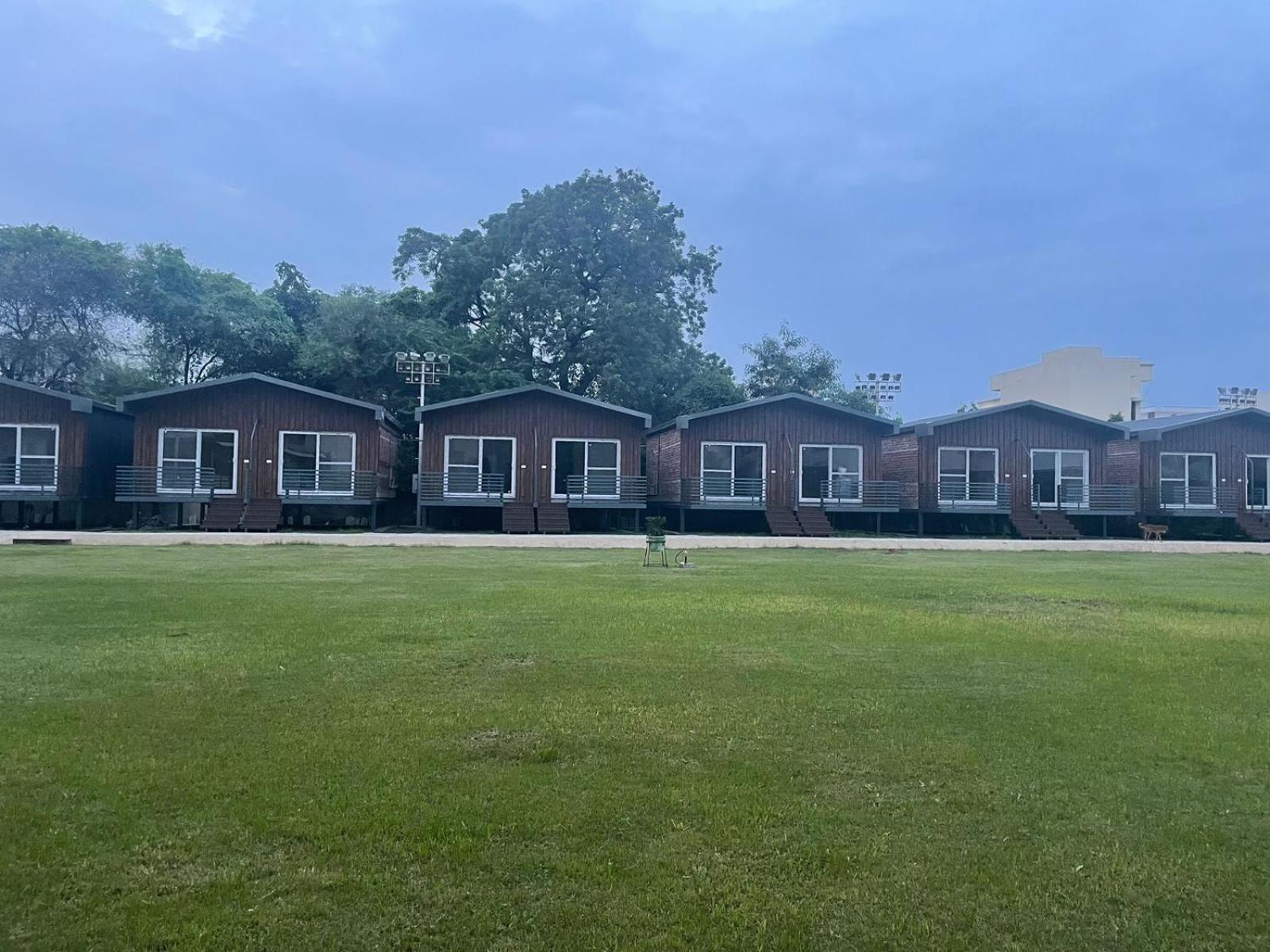 Vrindavan Greens Resort Удайпур Екстериор снимка