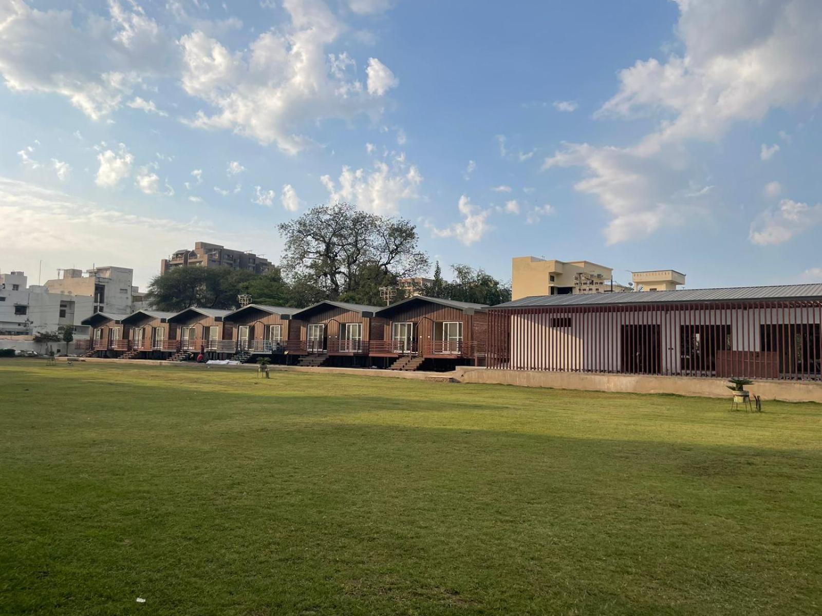 Vrindavan Greens Resort Удайпур Екстериор снимка
