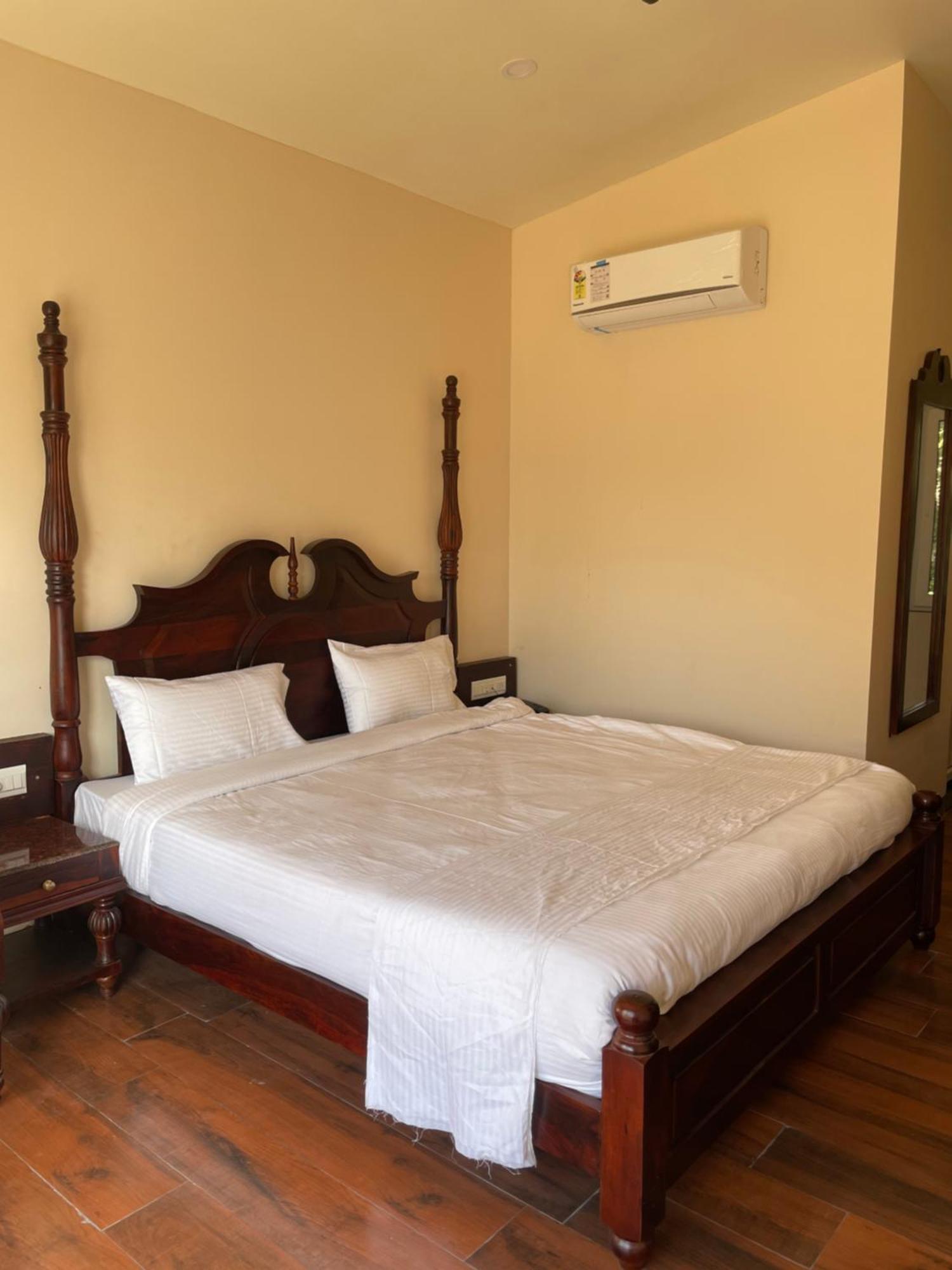 Vrindavan Greens Resort Удайпур Екстериор снимка