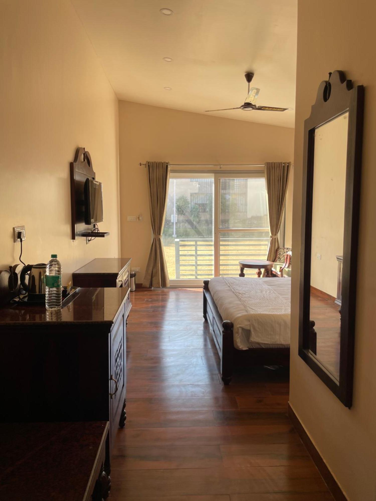 Vrindavan Greens Resort Удайпур Екстериор снимка