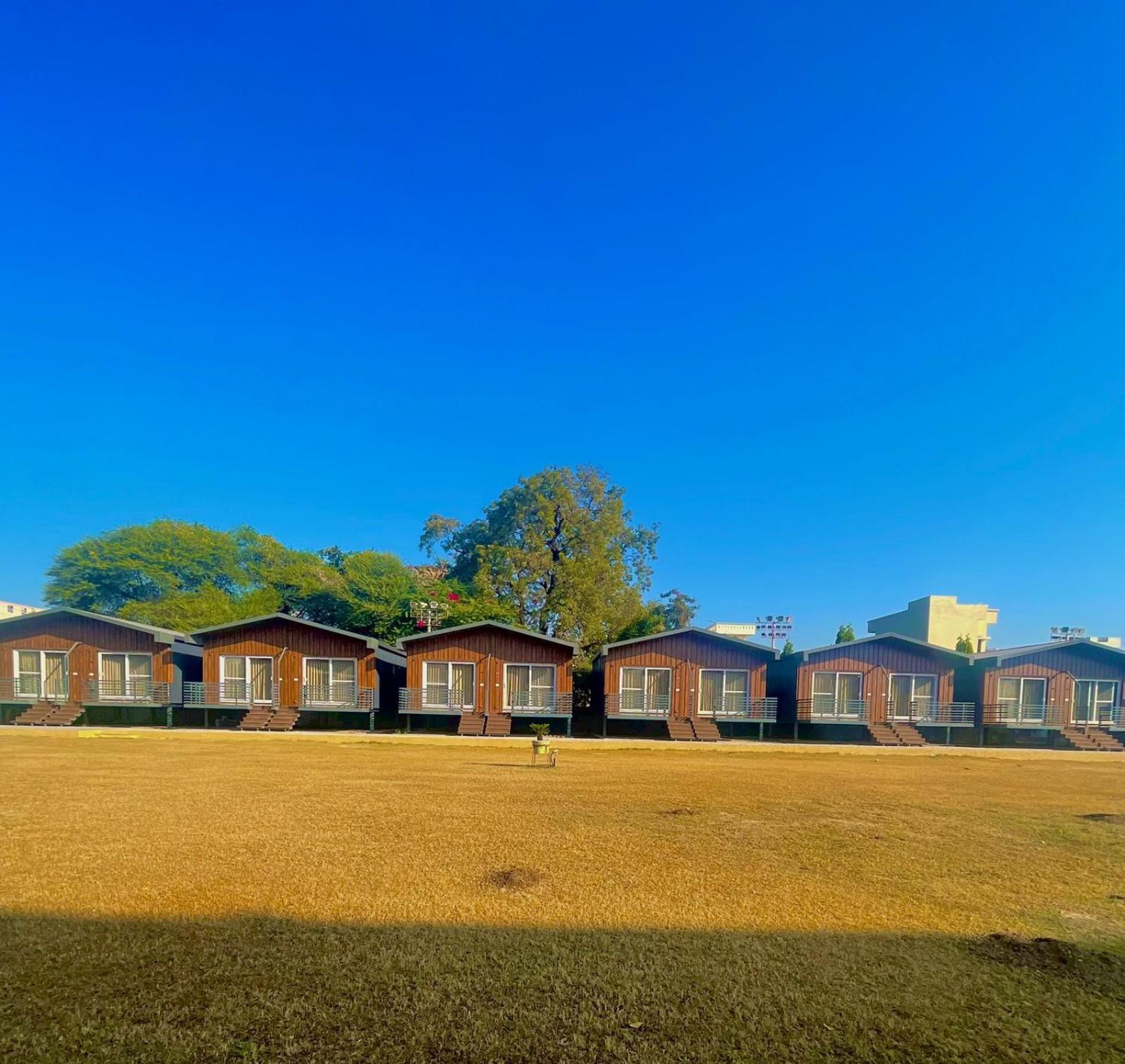 Vrindavan Greens Resort Удайпур Екстериор снимка
