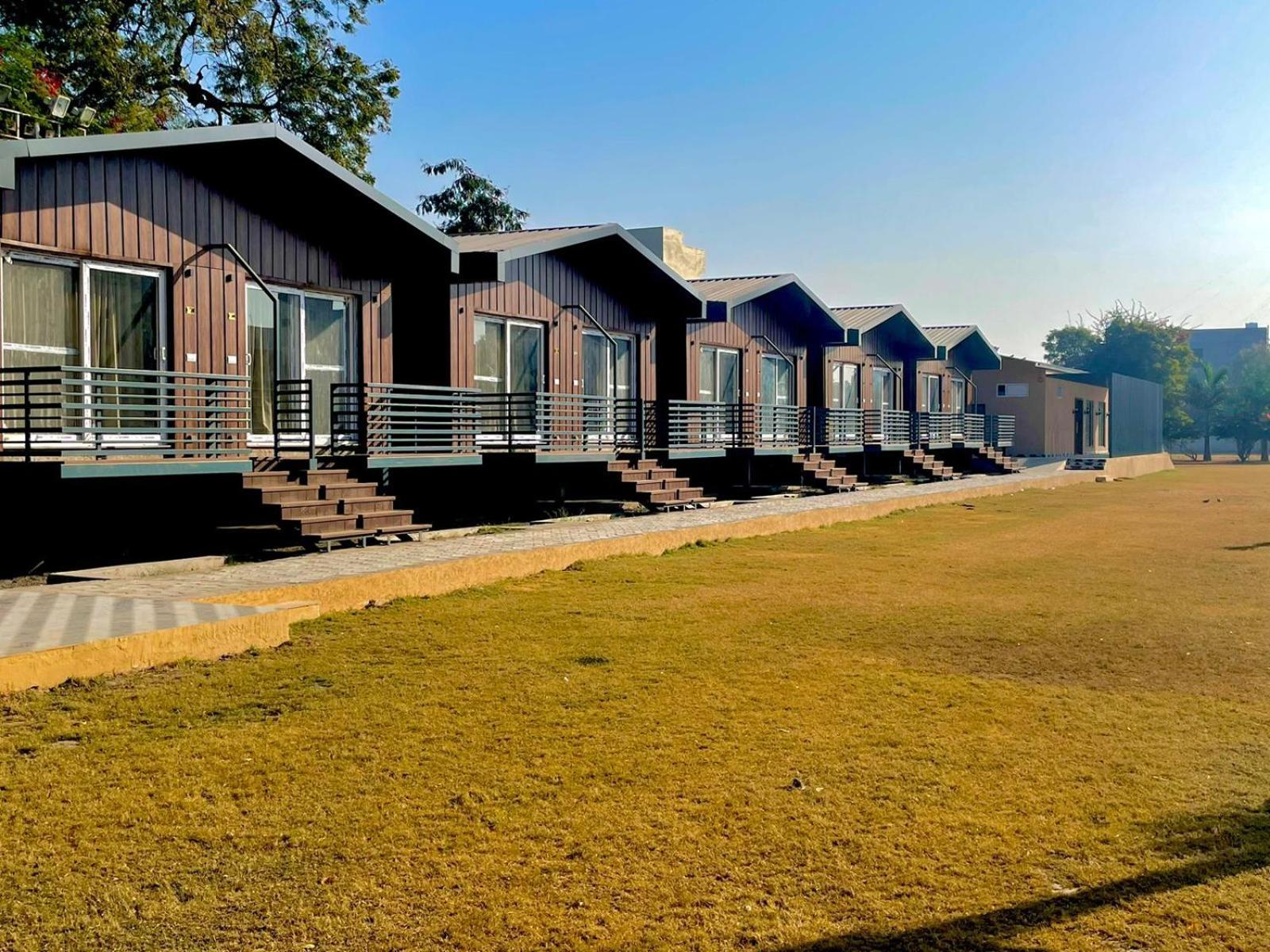 Vrindavan Greens Resort Удайпур Екстериор снимка