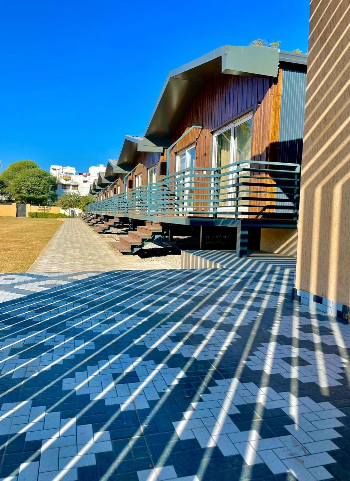 Vrindavan Greens Resort Удайпур Екстериор снимка